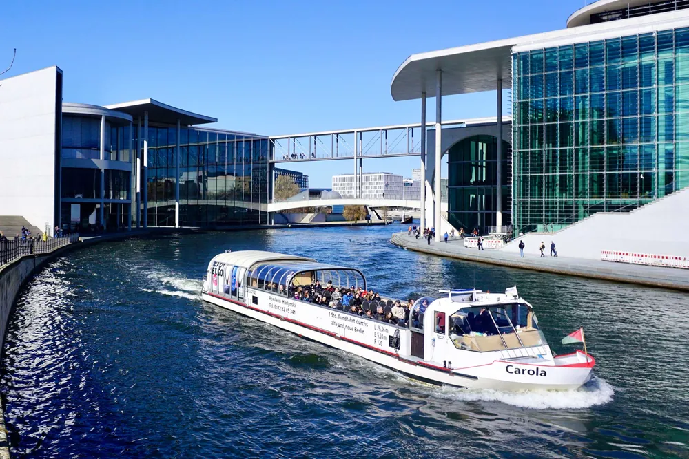 1-Hour Bilingual Panorama Boat Tour (German & English)
