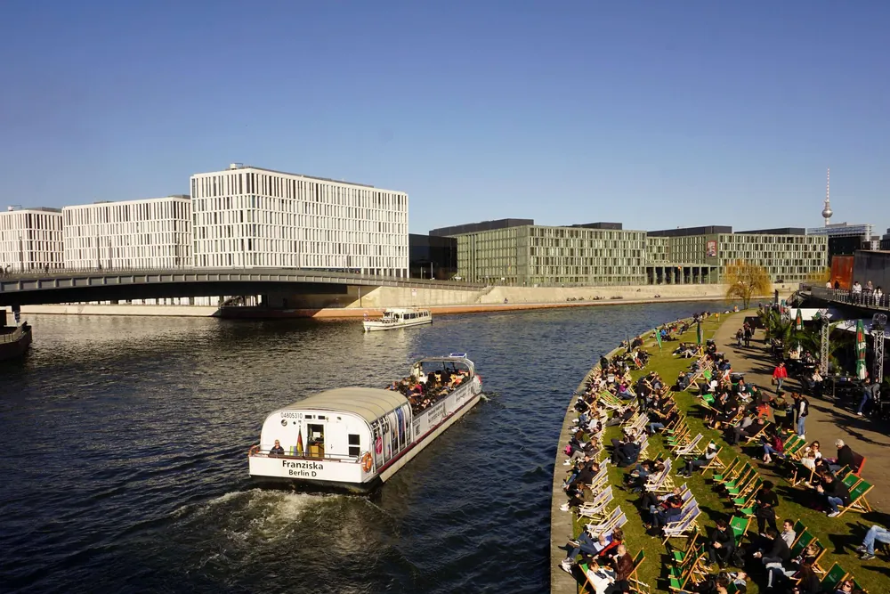 Bilingual panorama boat tour on the Berlin Spree — photo 3