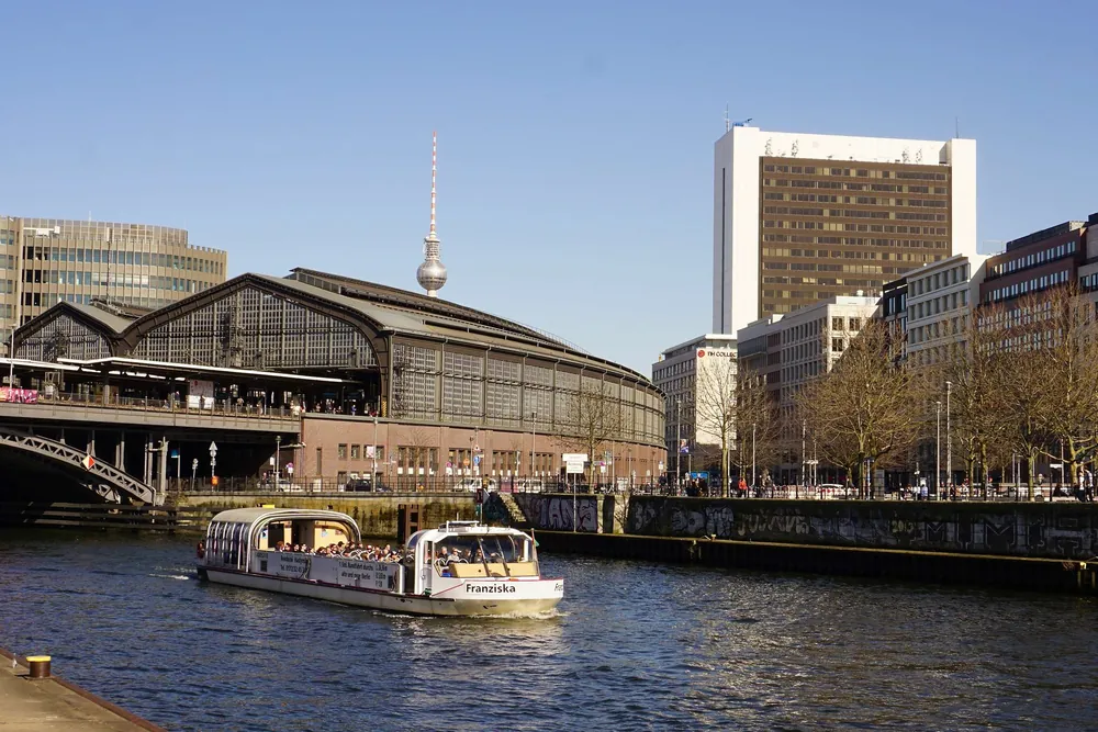 Bilingual panorama boat tour on the Berlin Spree — photo 4