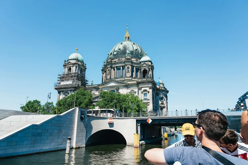 Berlin city boat tour with audio guide on the Spree — photo 4
