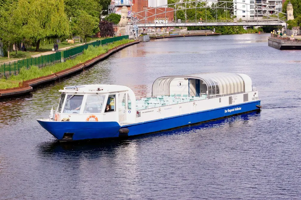 Berlin dinner cruise on the Spree river — photo 4