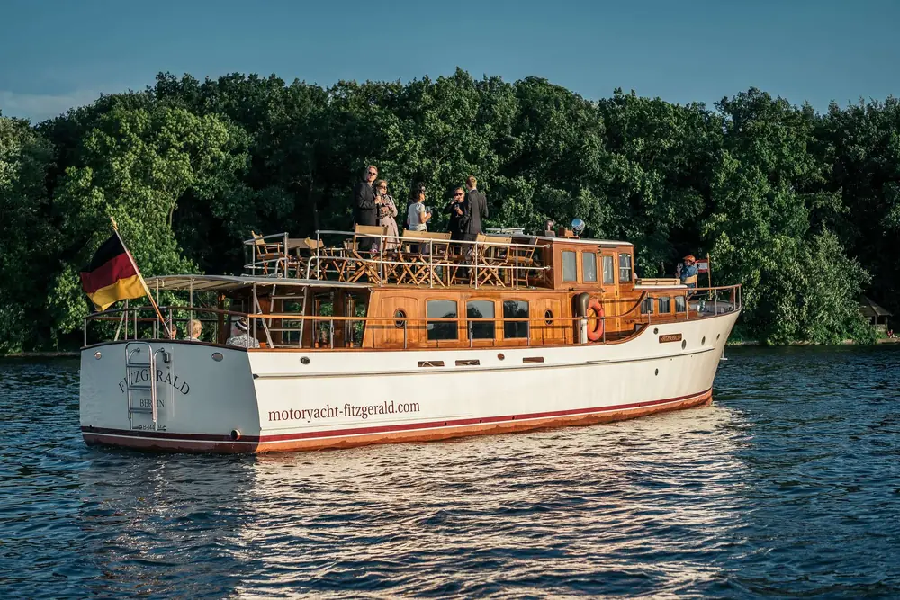 Evening yacht cruise on the Berlin Spree — photo 2