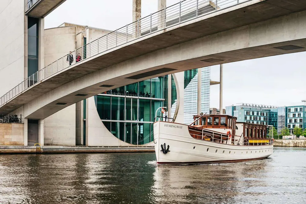 Evening yacht cruise on the Berlin Spree — photo 3