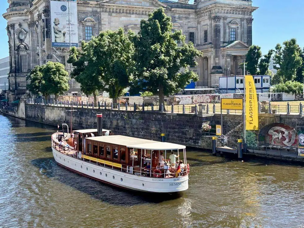Evening yacht cruise on the Berlin Spree — photo 4