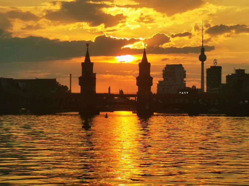 Solar-powered sunset catamaran cruise in Berlin — photo 2