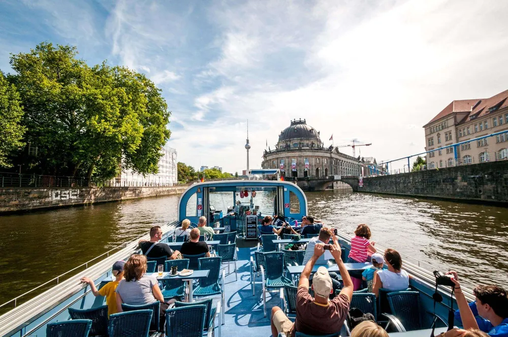 Berlin Spree and Landwehr Canal bridges boat tour — photo 1