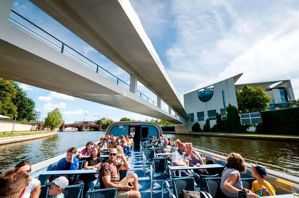Berlin Spree and Landwehr Canal bridges boat tour — photo 2