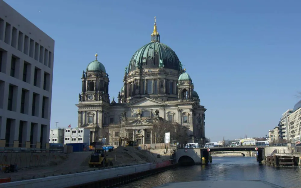 Spree river sightseeing cruise in Berlin — photo 3